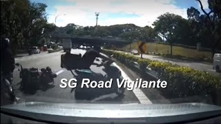 8nov2024 bke motorcyclist trying to overtake fellow motorcyclist while lane splitting [upl. by Notle]