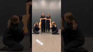 Danse Synchronisée en Harmonie – Un Tableau Vivant Unique [upl. by Tabbi]