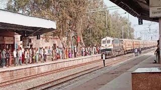 Adilabad Nanded express arriving in Kinwat stationIndian Railwaysmmrailvlog6063 [upl. by Atsiuqal]