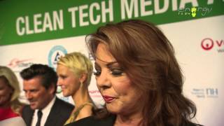 Sandra auf dem grünen Teppich des Clean Tech Media Awards [upl. by Rosemari]