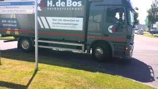 Bocht achteruit met de bakwagen   Verkeersschool H de Bos Lemmer [upl. by Bartlet62]