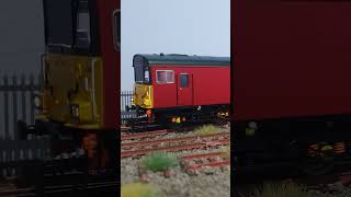 Bachmann Class 47 runs past new EFE PCV coach train dccSound modeltrains [upl. by Shriver]