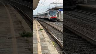 Marcia parallela di treno regionale veloce e Intercity intercitytrain trenoregionale treno [upl. by Quintina147]