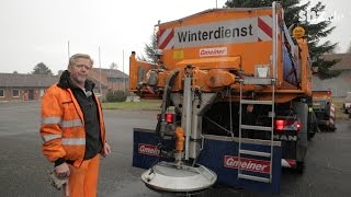 Winterdienst nimmt Fahrt auf So funktioniert ein Streufahrzeug [upl. by Hindorff]