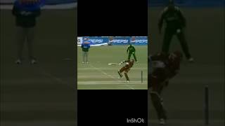 Brutal Bowling Of Shoaib Akhter to Brain LaraShoaib Akhter vs Brain Lara [upl. by Nikola]