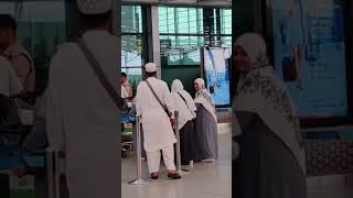 Group leaves for Mecca Sharif Al Siddiqui Tours Travels Gulbarga Sharif video naat [upl. by Erialc]