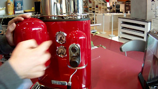 Machine à expresso manuelle Kitchen Aid 5KES2102EER Rouge Artisan [upl. by Ojyram]