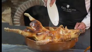 Como hacer cochinillo al horno de leña en cazuela de barro [upl. by Zipnick]