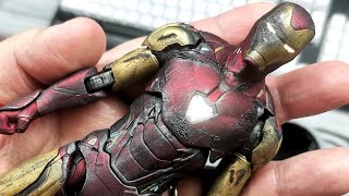 How to battle damage Iron Man mark 85 head armor ZD Toys led version [upl. by Yonita173]