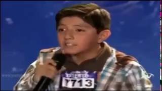 Niño con preciosa voz canta Jamas de Camilo Sesto [upl. by Hsotnas646]