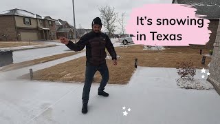 Its snowing in Texas [upl. by Jody]