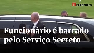 Funcionário tenta abrir porta da limousine de Biden e é barrado pelo Serviço Secreto em Buckingham [upl. by Gage]