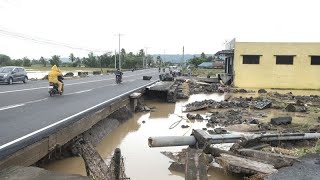 Filippine tempesta tropicale e inondazioni la gente aspetta i soccorsi sui tetti delle case [upl. by Roger]