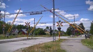 Spoorwegovergang Hallsberg S  Railroad crossing  Järnvägsövergång [upl. by Suhpoelc210]