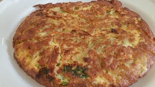 اسرع وجبة بالبطاطا و الجبن  omelette au pomme de terre  patates omleti😋👍 [upl. by Adalheid]