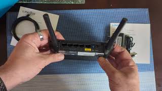 First look at the Linksys E5400 router [upl. by Ernaline]