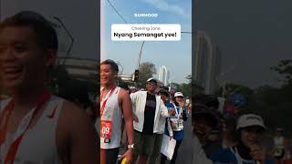 Kalau disemangatin kayak gini lari lo makin kenceng nggak Fams 🏃🏻💨 Runhood RunningConnect [upl. by Sayce]