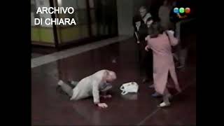 DiFilm  Raúl Castells empuja a Aldo Rico y cae al piso 1992 [upl. by Goss610]