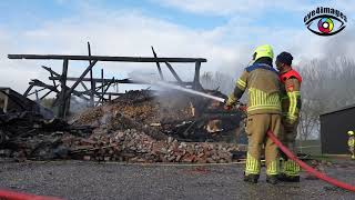 Asbest vrijgekomen bij flinke brand in loods in Dinteloord [upl. by Alil]