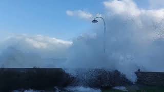 Pleine mer SaintMalo Mardi 9 Avril 2024 lors de la tempête Pierrick  Huge Waves  Storm [upl. by Nrobyalc238]