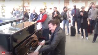 Pro pianist draws a crowd from nowhere [upl. by Finer]