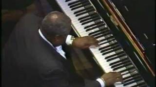 ♫ I cant get started with you  Oscar Peterson [upl. by Aracat872]