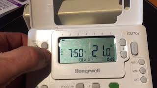 PROGRAMMATION DU THERMOSTAT HONEYWELL CM707 [upl. by Anpas]