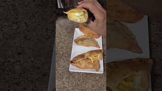 Riquísima y crujientes empanadas de 3 queso 🧀 queso respollo [upl. by Iilek]