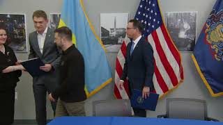 Video Governor Shapiro welcomes Ukrainian president Zelenskyy to scranton army ammunition plant [upl. by Allehcram]