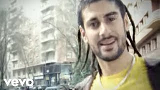 Melendi  Caminando Por La Vida Videoclip Oficial [upl. by Liamaj]