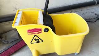 HONEST Review of The Rubbermaid Mop Bucket With Wringer Review [upl. by Ludlow]