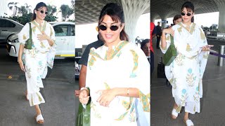 Jacqueline Fernandez Spotted at Mumbai Airport 😍🔥📸 [upl. by Anivid]