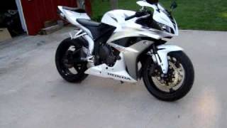 Honda cbr600rr Walk around Akrapovic [upl. by Tippets189]