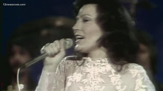 Country music star Loretta Lynn Coal Miners Daughter passes away [upl. by Nehgam237]