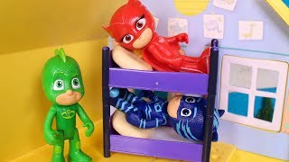 ⚡ PJ MASKS ⚡ Buhita invita a dormir a Gekko y a Gatuno a su casa  Héroes en pijama en español [upl. by Aible715]