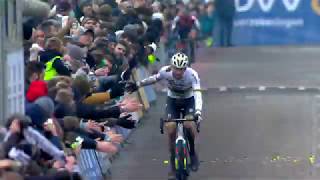 Van der Poel wint Azencross in Loenhout na inhaalrace Van Aert vijfde bij rentree [upl. by Yursa]