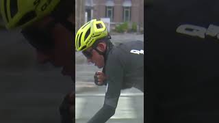 Zeehondenweer in de Waalse Pijl flechewallonne koers wielrennen [upl. by Eyar930]