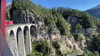 Fahrt über das LandwasserViadukt mit der Rhätischen Eisenbahn  bei Filisur in der Schweiz [upl. by Yursa]