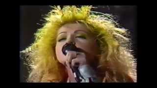 Cyndi Lauper  True Colors Live Letterman 1986 [upl. by Trudi878]