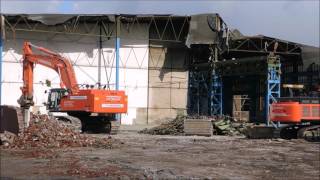 Große Bagger Hitachi 870 und 470 Volvo EC220 beim Abriss in Ratingen [upl. by Salvay]