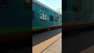 09448 Patna ahemdabad weekly clone sf departer at kanpur central [upl. by Cychosz827]