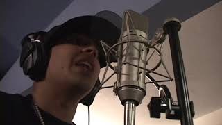 Daddy Yankee en el estudio grabando quotCalientequot  Historia 2006 [upl. by Namara]