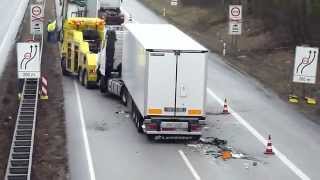 A1 LKW fuhr in stockenden Verkehr  8 Fahrzeuge in Unfall verwickelt 280212 DOKU [upl. by Eillit]