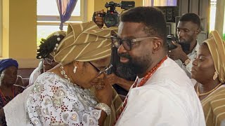 MOJI AFOLAYAN IN TEARS AT KUNLE amp AREMU AFOLAYAN LATE MOM BURIAL CEREMONY [upl. by Gorges690]