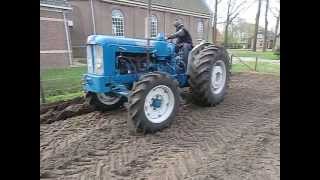 Roadless Ploughmaster 64 ploegen [upl. by Llerdnad3]