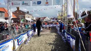 Oppermachtige Tim Pleijte wint Kustmarathon [upl. by Ernesta]