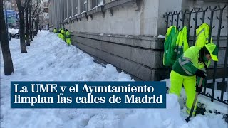 La UME y el Ayuntamiento comienzan a limpiar las calles de Madrid [upl. by Anillehs103]