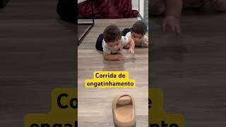 competição de gêmeos engatinhando  twins crawling race [upl. by Negaem]