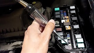 How to use a Circuit Tester to Check Car Fuse Test Light [upl. by Tteragram451]