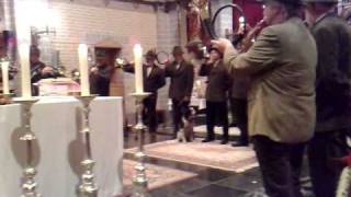 Jachthoorns in de kerk [upl. by Zirtaeb]